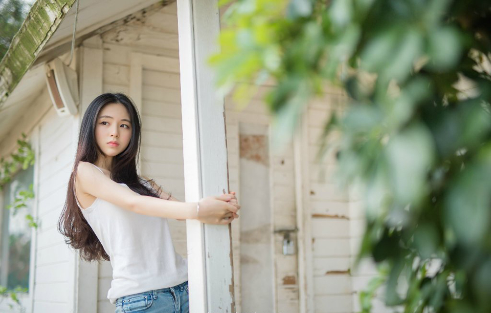 “我之前已经飞鸽传书，让主公派人过来接管汉中，如今汉中已定，张鲁可以送去长安书院当他的道家天师了，你这段时间做好交接准备，交接完毕之后，想必阆中那边已经有了消息，若功成，就立刻带着六千精锐入阆中，助我稳定军心。”庞统点点头，少有的正色道。